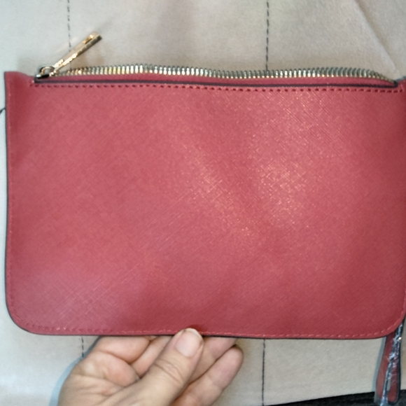 NWT Red Maryland Monroe Wristlet - Picture 3 of 4